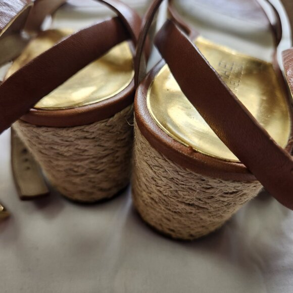 Michael Kors Luggage Tan Wedge Jalita Charm Sandal Strappy Heels Wicker Size 7 - Picture 8 of 9